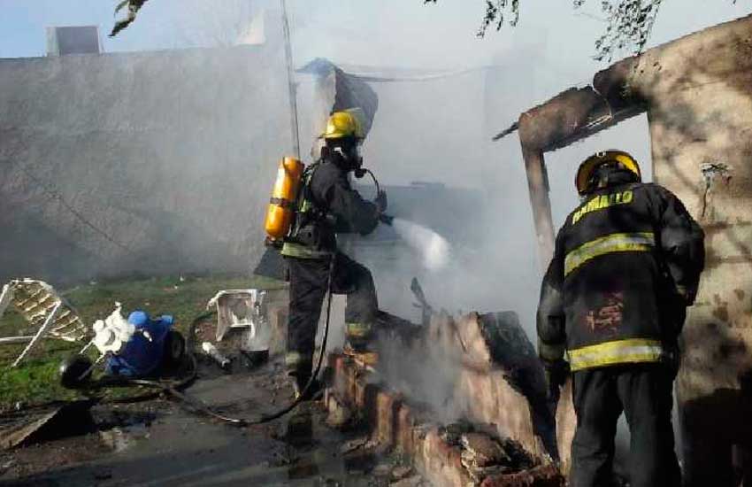 Corren a piedrazos a los Bomberos Voluntarios en Ramallo