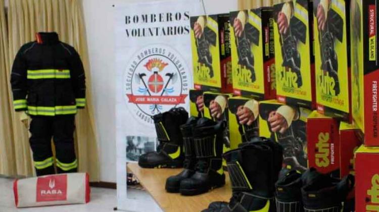 Bomberos Voluntarios de Laboulaye presentó nuevo equipamiento Bomberos Voluntarios de Laboulaye presentó nuevo equipamiento