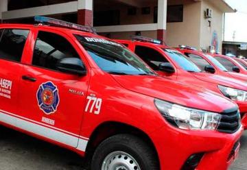 Bomberos reciben flota de 10 nuevos vehículos