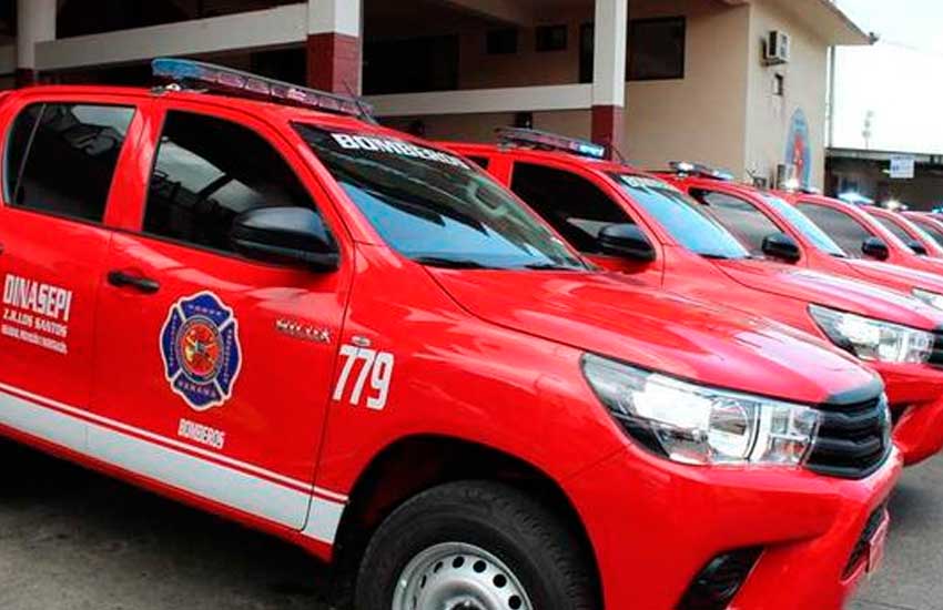 Bomberos reciben flota de 10 vehículos