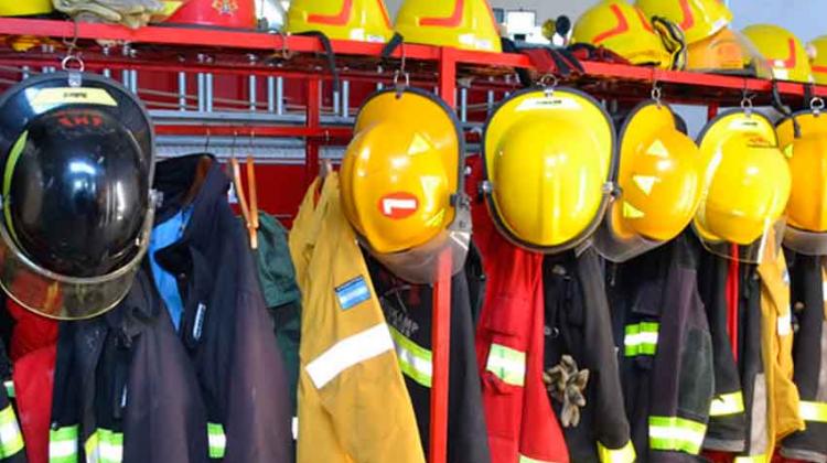 Bombero sufrió graves quemaduras al sofocar un incendio en el cuartel