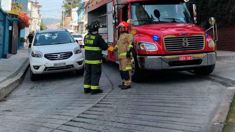 Vehículos mal estacionados complican el trabajo de Bomberos Vehículos mal estacionados complican el trabajo de Bomberos