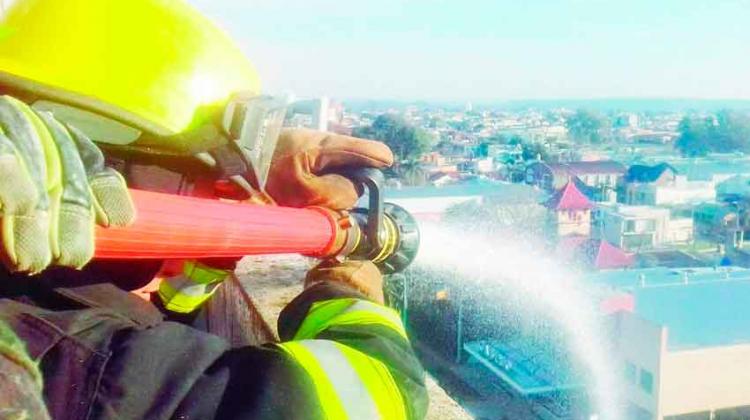 Bomberos Voluntarios entrenaron en alturas Bomberos Voluntarios entrenaron en alturas