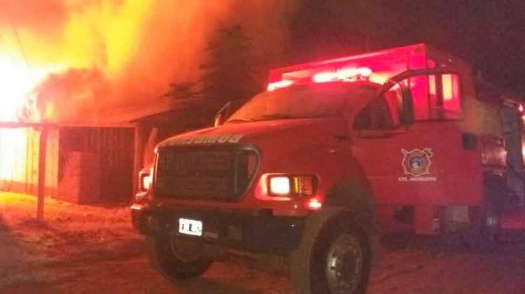 Agredieron a Bomberos cuando fueron a apagar un incendio