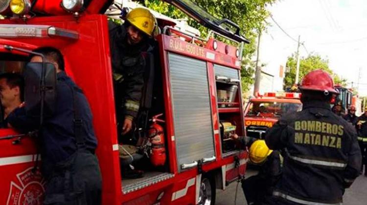 Sin recursos y con dos autobombas demoradas en la aduana Sin recursos y con dos autobombas demoradas en la aduana