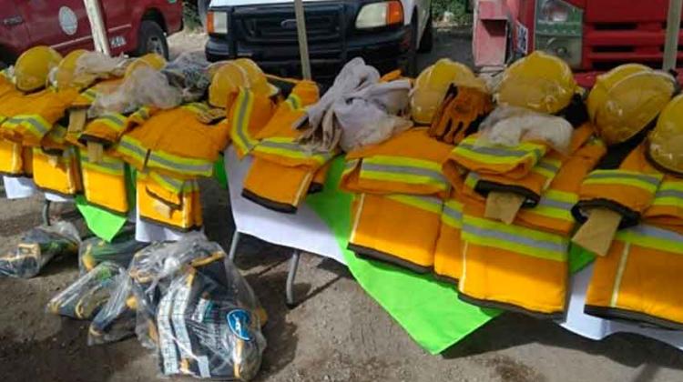 Entregan equipamiento para bomberos de Lerdo Entregan equipamiento para bomberos de Lerdo