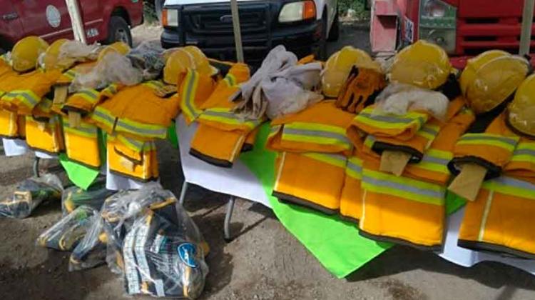 Entregan equipamiento para bomberos de Lerdo