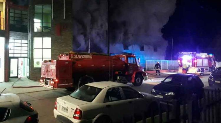 Incendio consume antiguas dependencias de Compañía de Bomberos Incendio consume antiguas dependencias de Compañía de Bomberos