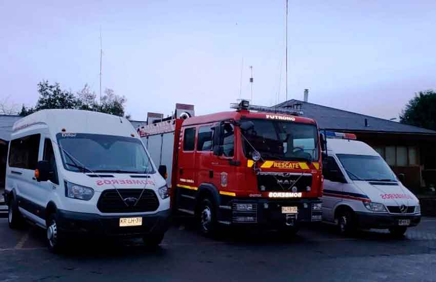 Bomberos de Futrono colocan en servicio tres nuevas unidades