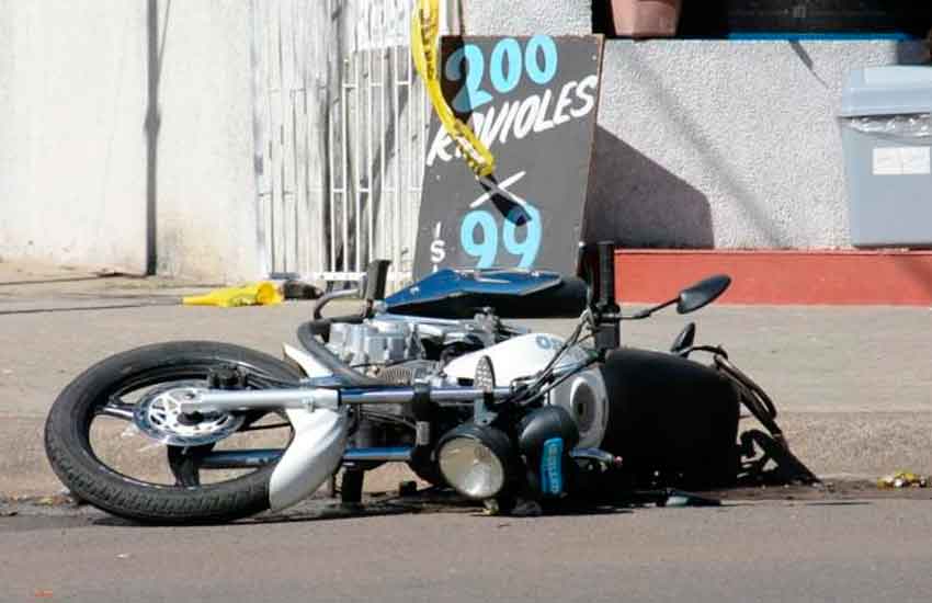 Un motociclista murió tras colisionar con un camión de Bomberos