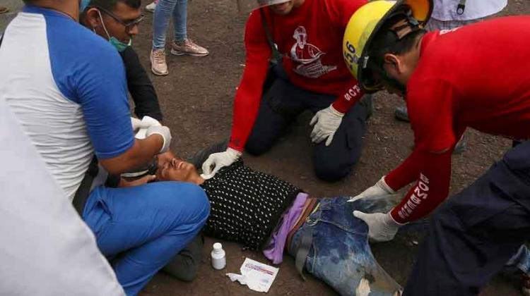 Bomberos huyen por sentirse amenazados Bomberos huyen por sentirse amenazados