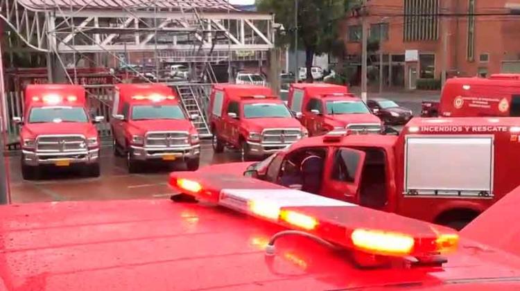 Nueve camionetas y una unidad investigativa para Bomberos