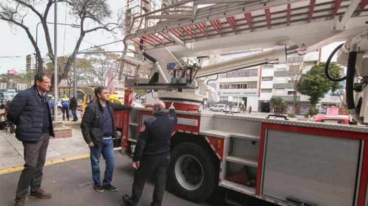 Bomberos y Defensa Civil presentaron nuevo equipamiento