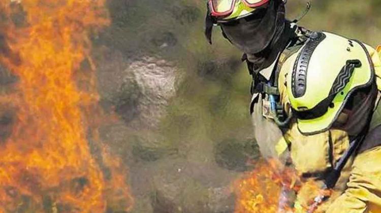 Bomberos forestales inician una huelga indefinida Bomberos forestales convocan una huelga indefinida