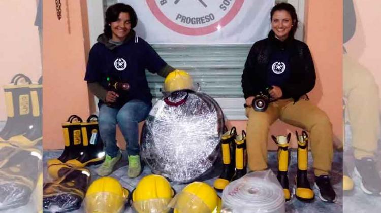 Entrega de materiales a Bomberos Voluntarios de Progreso