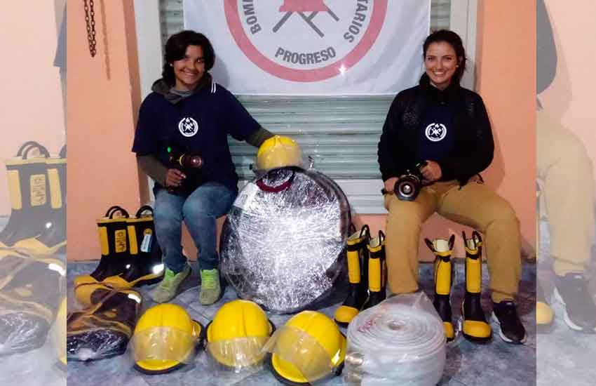 Entrega de materiales a Bomberos Voluntarios de Progreso