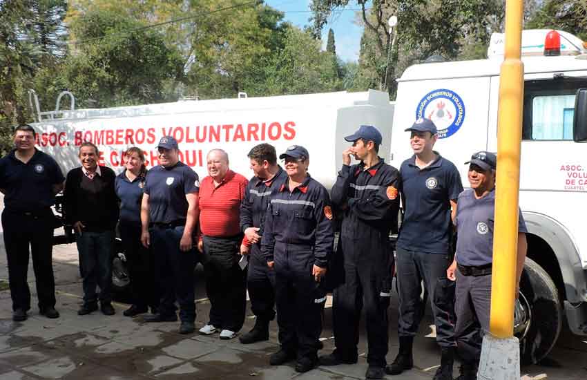 Bomberos de Calchaquí presentaron un camión de abastecimiento