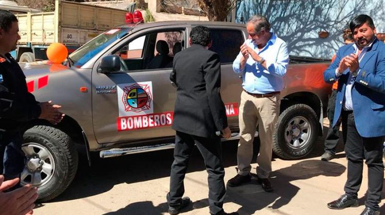 Entregan camioneta 0km a los Bomberos de Famatina Entregan camioneta 0km a los Bomberos de Famatina