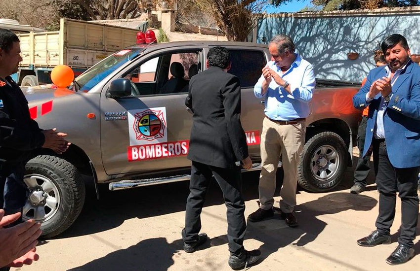 Entregan camioneta 0km a los Bomberos de Famatina