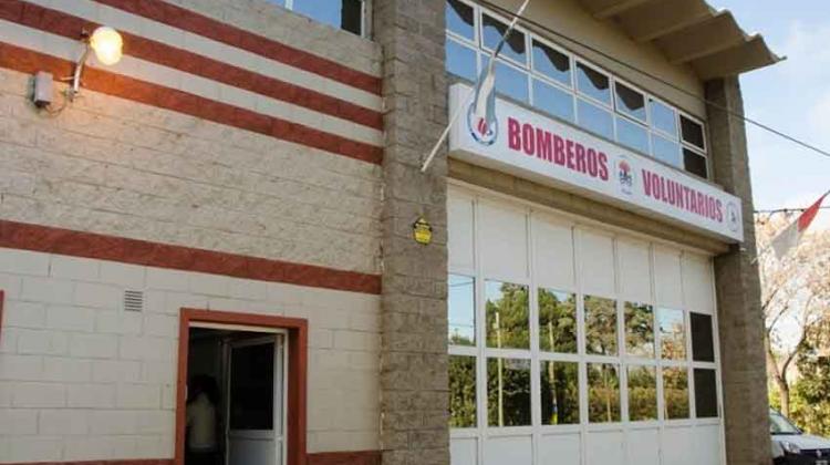 Bomberos analiza incorporar mujeres por primera vez