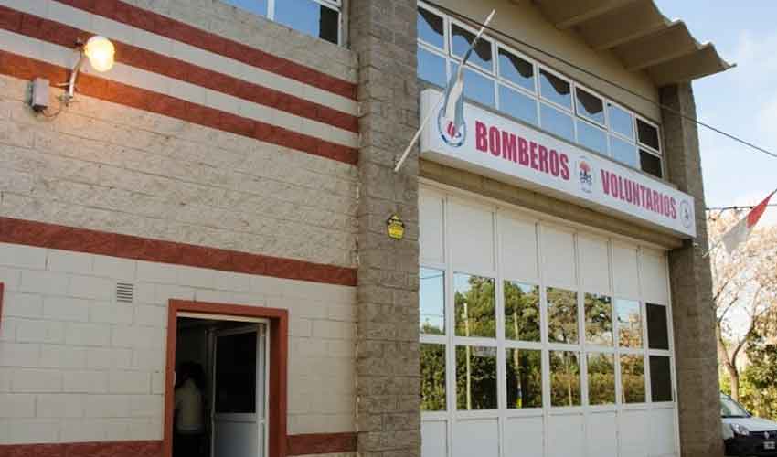 Bomberos analiza incorporar mujeres por primera vez