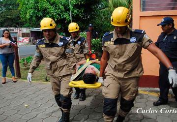 Bomberos de Búsqueda y Rescate en preparación constante