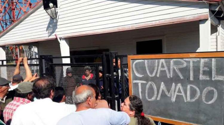 Los bomberos acuartelados consiguieron insumos y un vehículo Bomberos se acuartelaron y reclaman elementos de seguridad