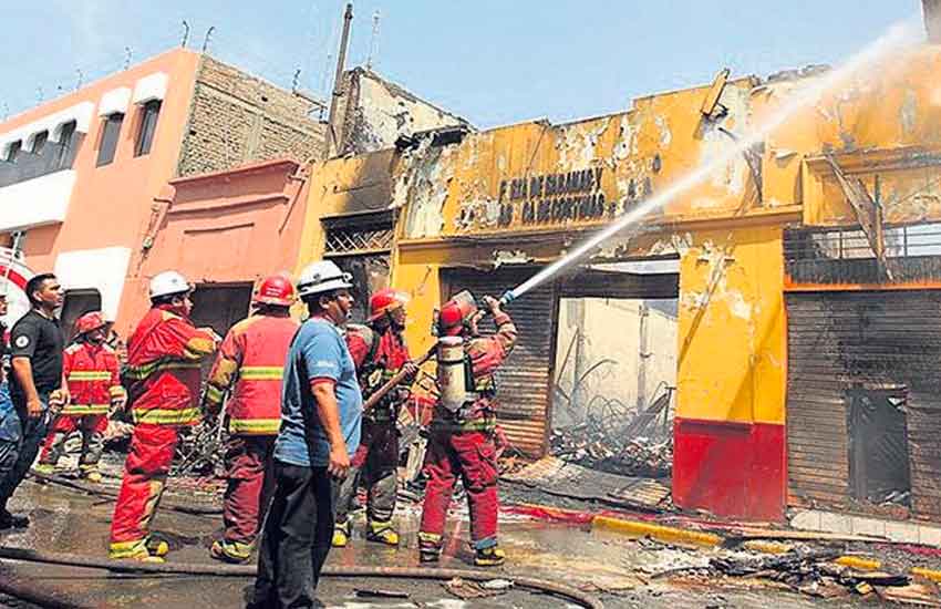 Bomberos no tienen escalas telescópicas