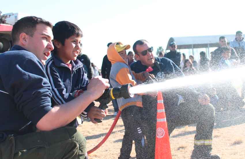 Bomberos Voluntarios de Salto de las Rosas celebraron el Día del Niño