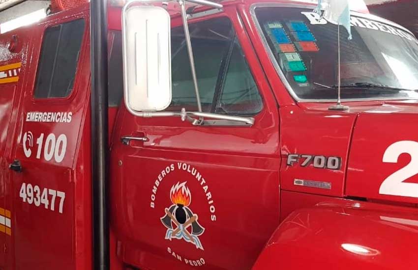 Agredieron a los Bomberos cuando iban a sofocar el incendio de un auto