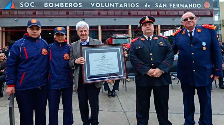 Celebran el primer año del nuevo Cuartel de Bomberos de San Fernado Celebran el primer año del nuevo Cuartel de Bomberos con un desfile
