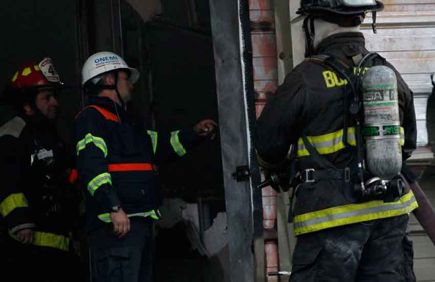 Pobladores intentaron agredir a Bomberos y Carabineros