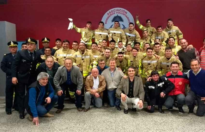 Entregaron indumentaria a los Bomberos de Cipolletti