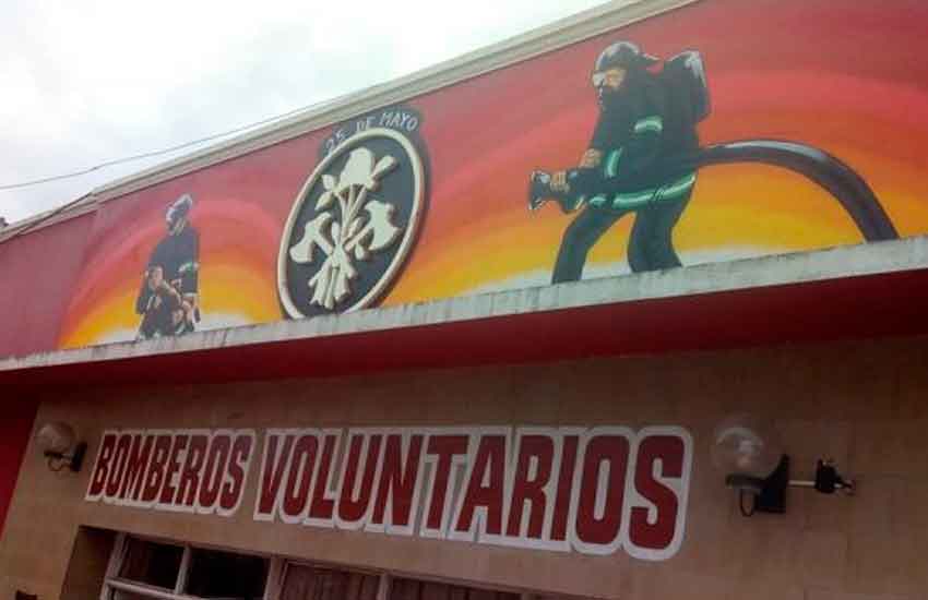 Bomberos de 25 de Mayo renovaron su fachada