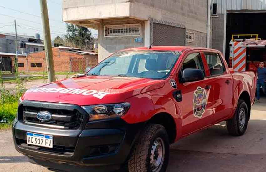 Bomberos de Alem suman nueva unidad a su parque automotor