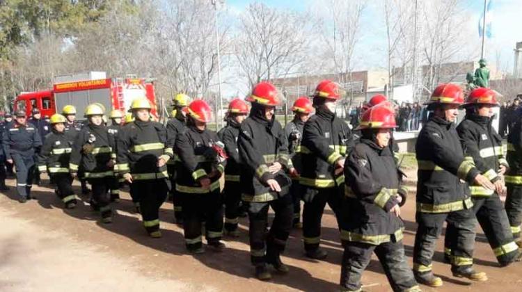 Bomberos de General Pico recibieron 10 trajes estructurales Bomberos de General Pico recibieron 10 trajes estructurales