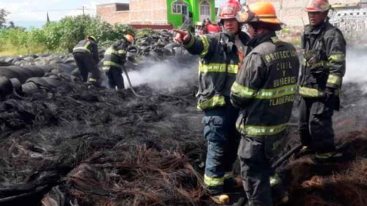 Roban a bomberos mientras atendían incendio