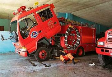 Bomberos no tienen motobombas para extinguir incendios