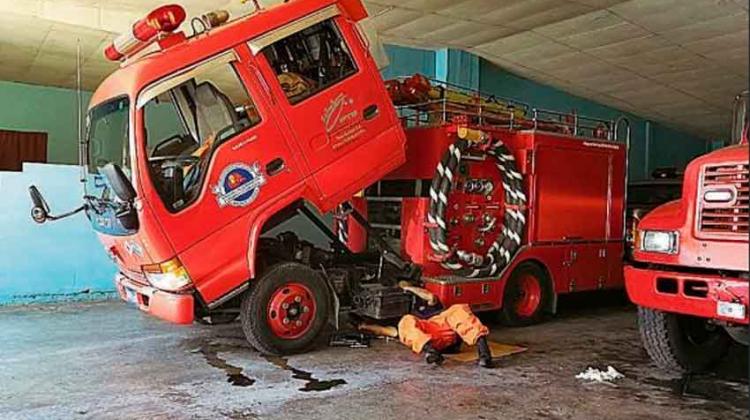 Bomberos no tienen motobombas para extinguir incendios