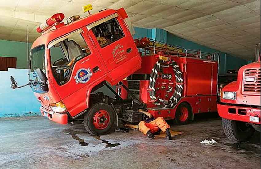 Bomberos no tienen motobombas para extinguir incendios