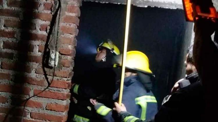 Dos Bomberos sufrieron principio de asfixia Dos Bomberos sufrieron principio de asfixia