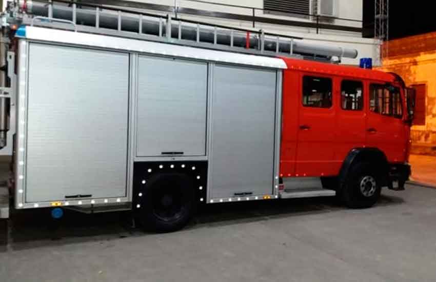 Bomberos de Victoria pudieron retirar de Aduana su autobomba