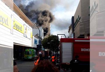 Incendio en un edificio comercial en Quilmes