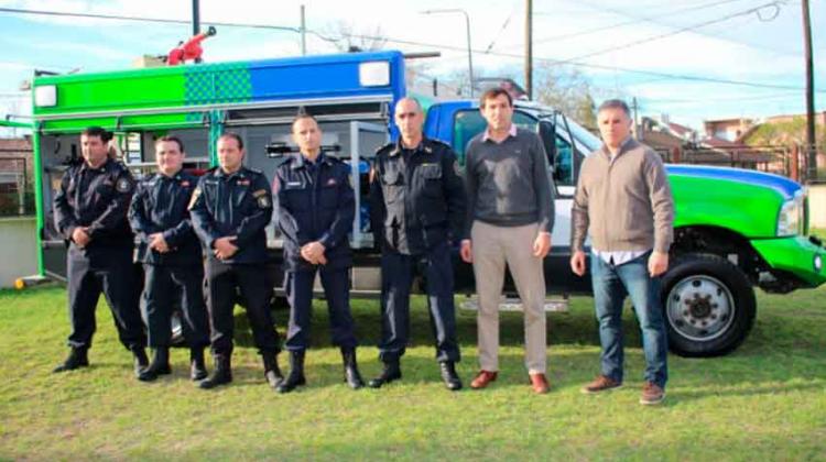Bomberos de Dolores tienen una autobomba Bomberos de Dolores tienen una autobomba