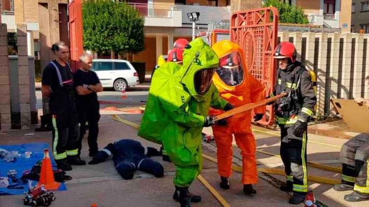 Curso práctico de los bomberos sobre mercancías peligrosas Curso práctico de los bomberos sobre mercancías peligrosas