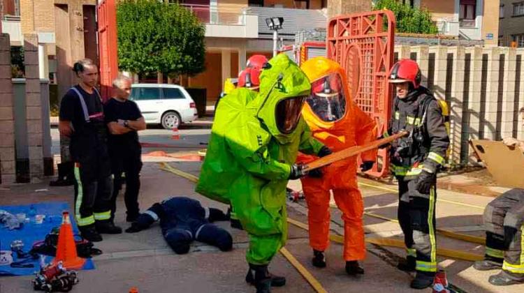 Curso práctico de los bomberos sobre mercancías peligrosas