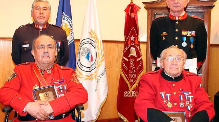 Homenajearon a dos Bomberos destacados de Temuco