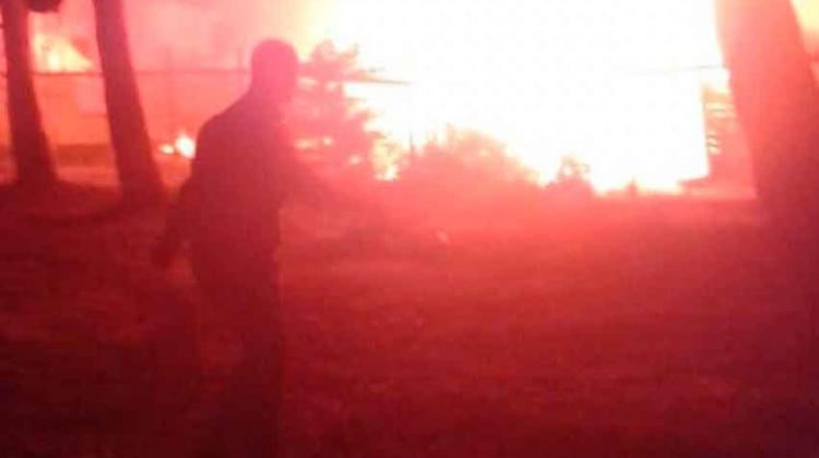 Gran incendio destruyó 3 casas en Laguna Verde Gran incendio destruyó 3 casas en Laguna Verde