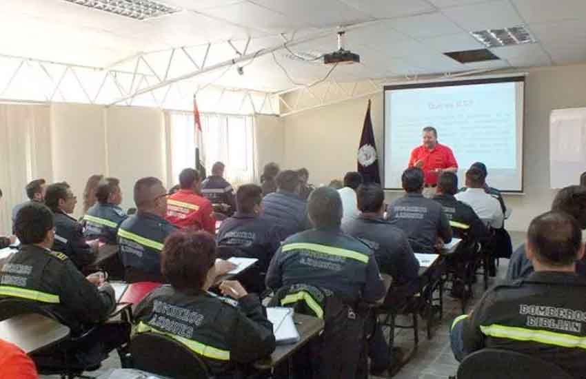 Bomberos recibieron capacitación en Comando de Incidentes