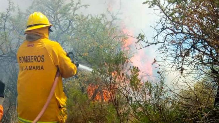 Más de 200 bomberos combatieron el fuego en Córdoba